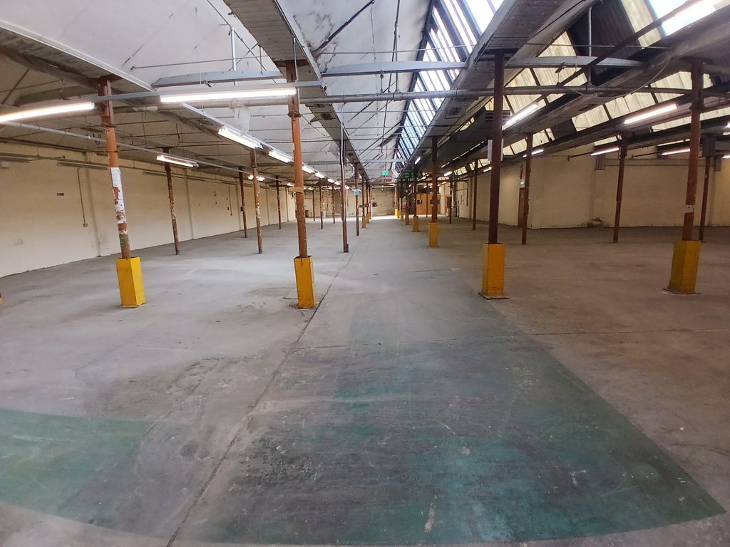 Property photo 3 of 17 Warehouse 3