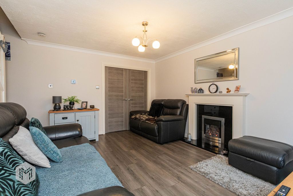 Property photo 3 of 19 Picture No. 21