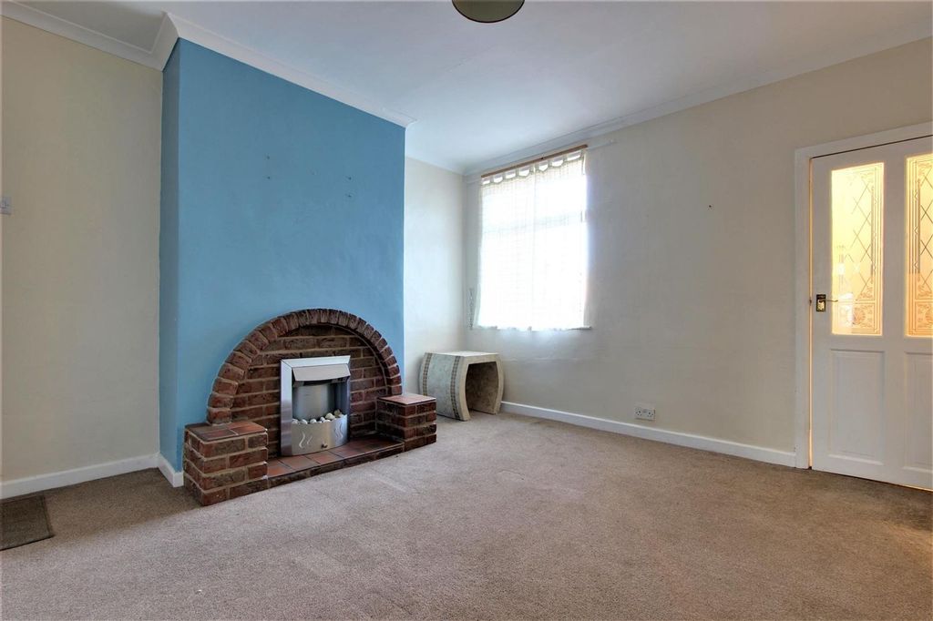 Property photo 3 of 9 Dining Room