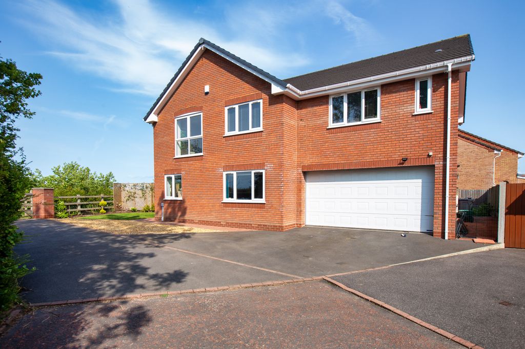 Property photo 1 of 46