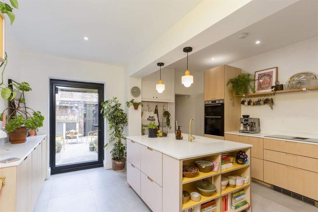 Property photo 3 of 38 69_Nunthorpe_Road_11.Jpg