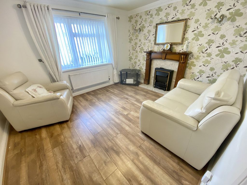 Property photo 2 of 14 Lounge