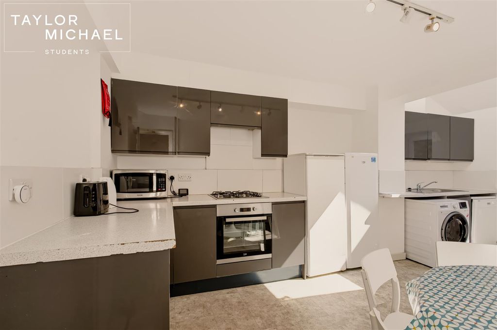 Property photo 1 of 24 Kitchen / Living Room