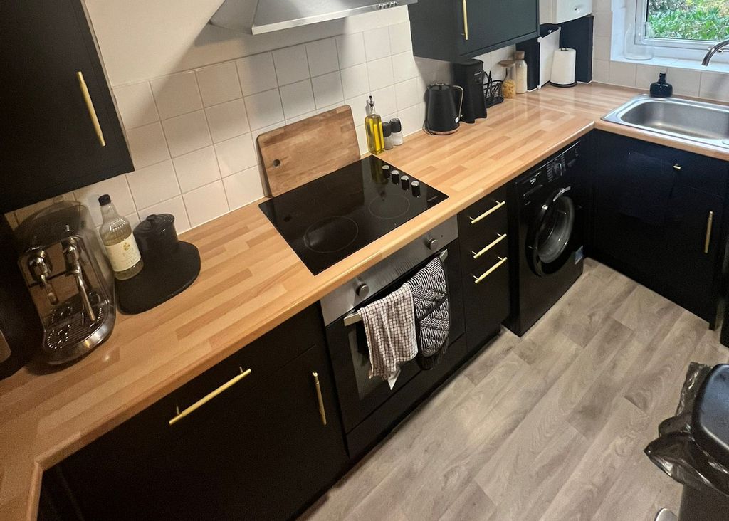 Property photo 3 of 6 Kitchen