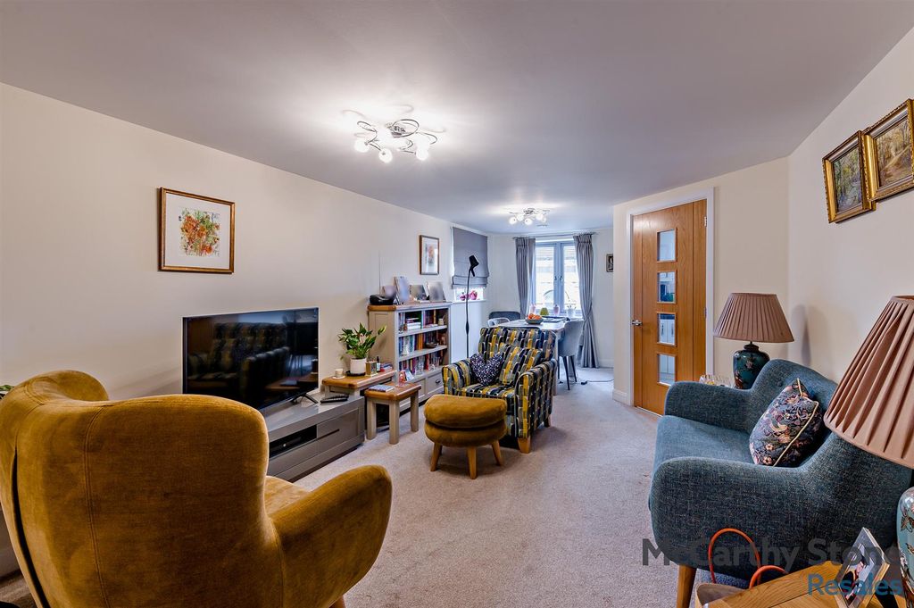 Property photo 2 of 30 8661734-Interior01-800.Jpg