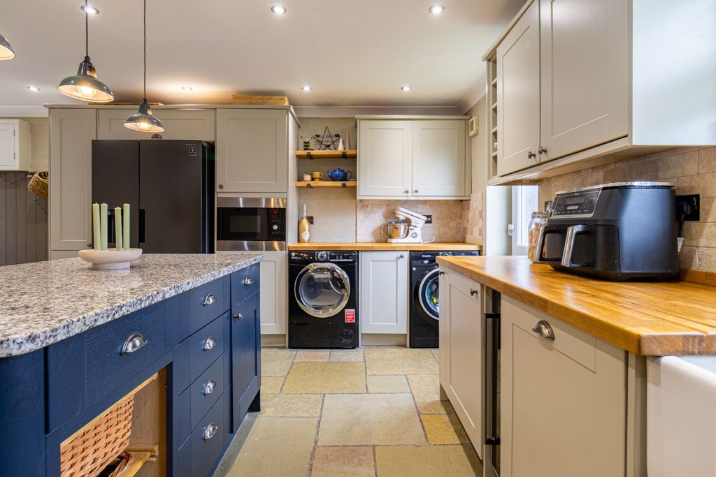 Property photo 3 of 38 4327475