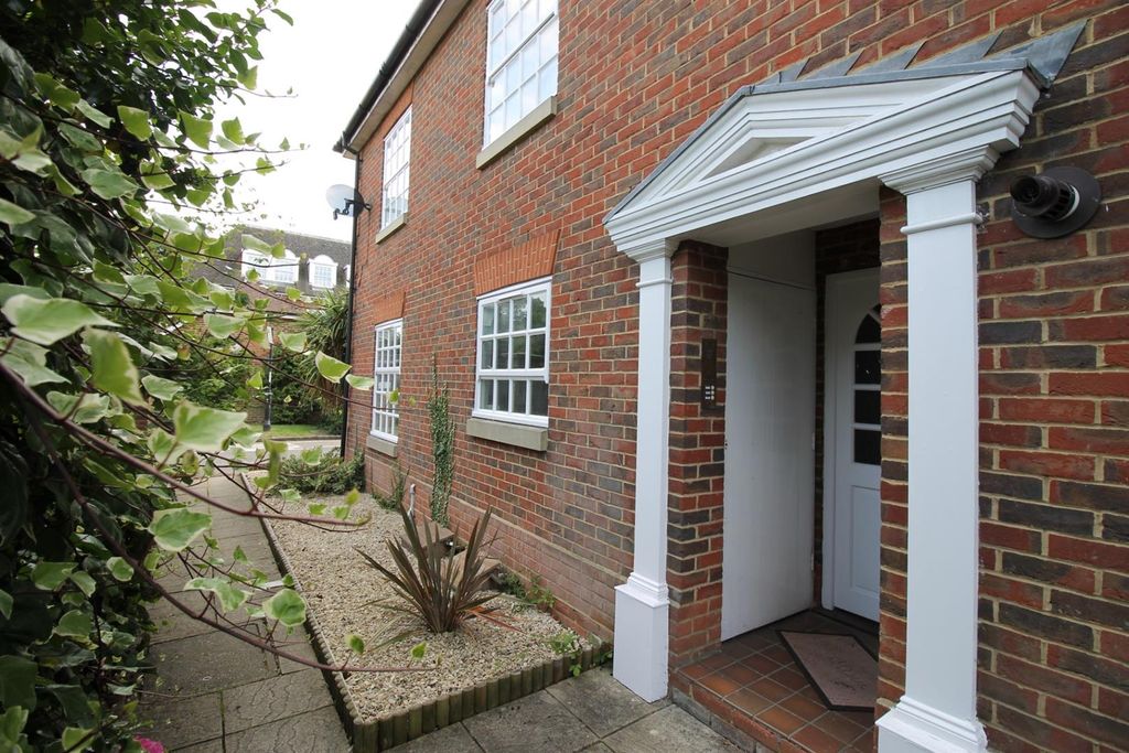 Property photo 3 of 8