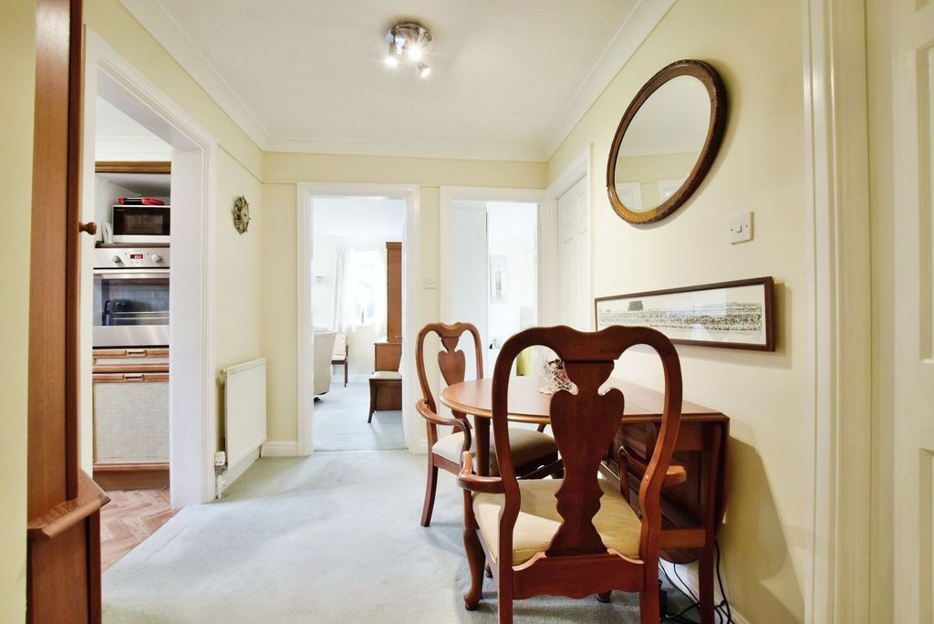 Property photo 3 of 9 Dining