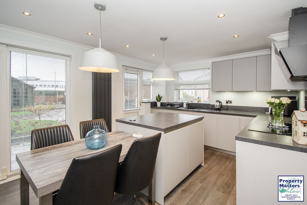 Property photo 2 of 20 Dining Kitchen