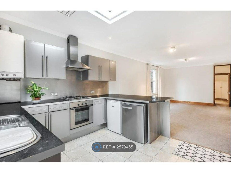 Property photo 2 of 11 Kitchen