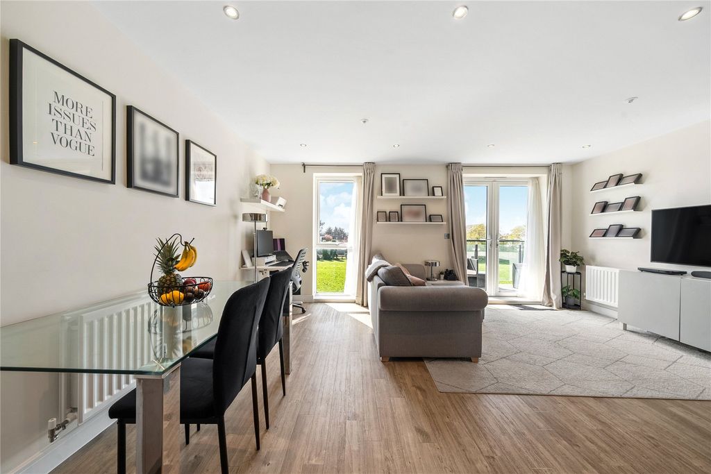 Property photo 2 of 21 Picture No. 17