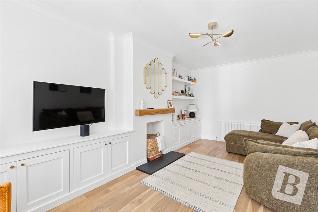 Property photo 2 of 16 Living Room