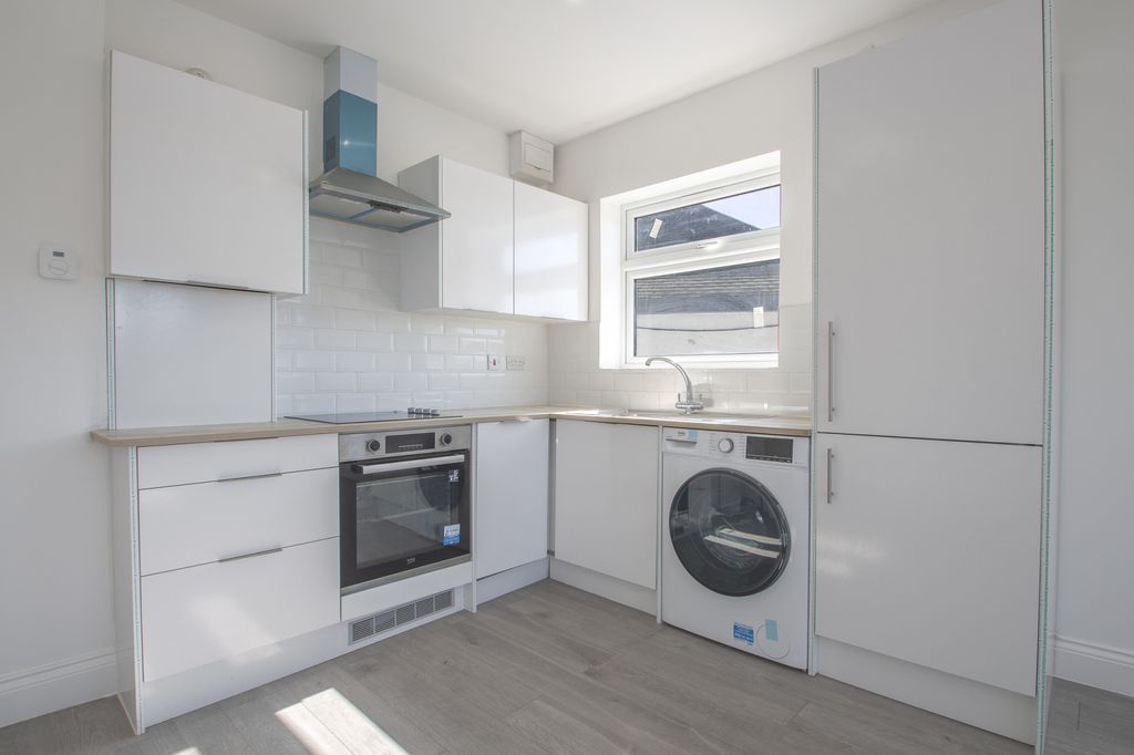 Property photo 3 of 7 Gallery