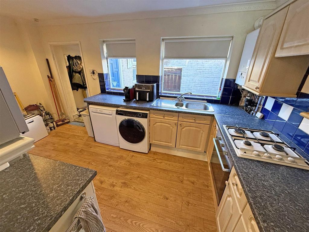 Property photo 2 of 9 Wilberforce Kitchen.Jpg