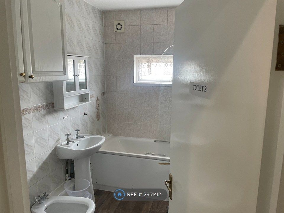 Property photo 1 of 10 Second Floor Bathroom