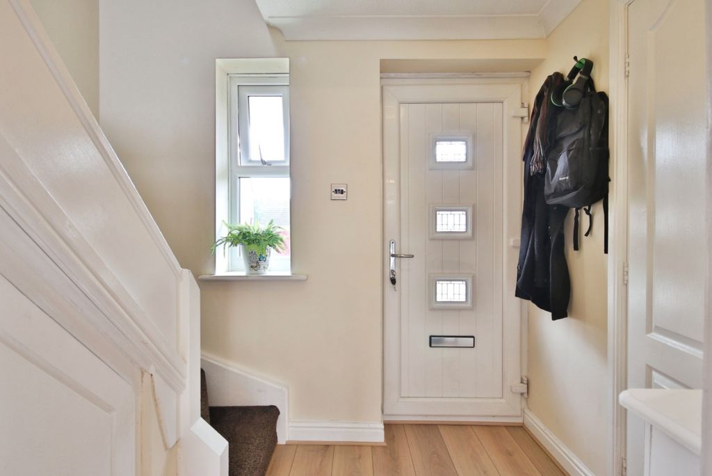 Property photo 2 of 17 4442396