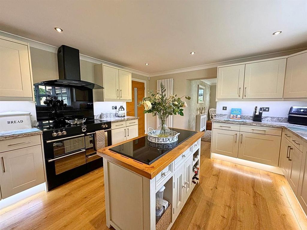 Property photo 3 of 36 Kitchen