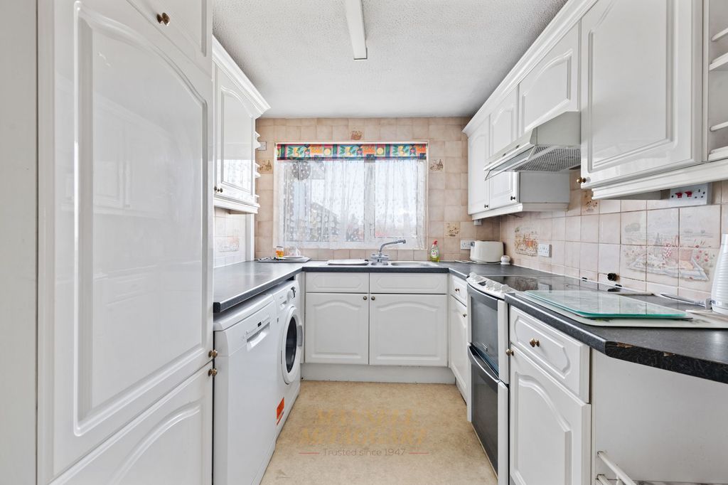 Property photo 3 of 20