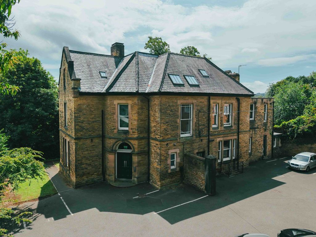 Property photo 2 of 38