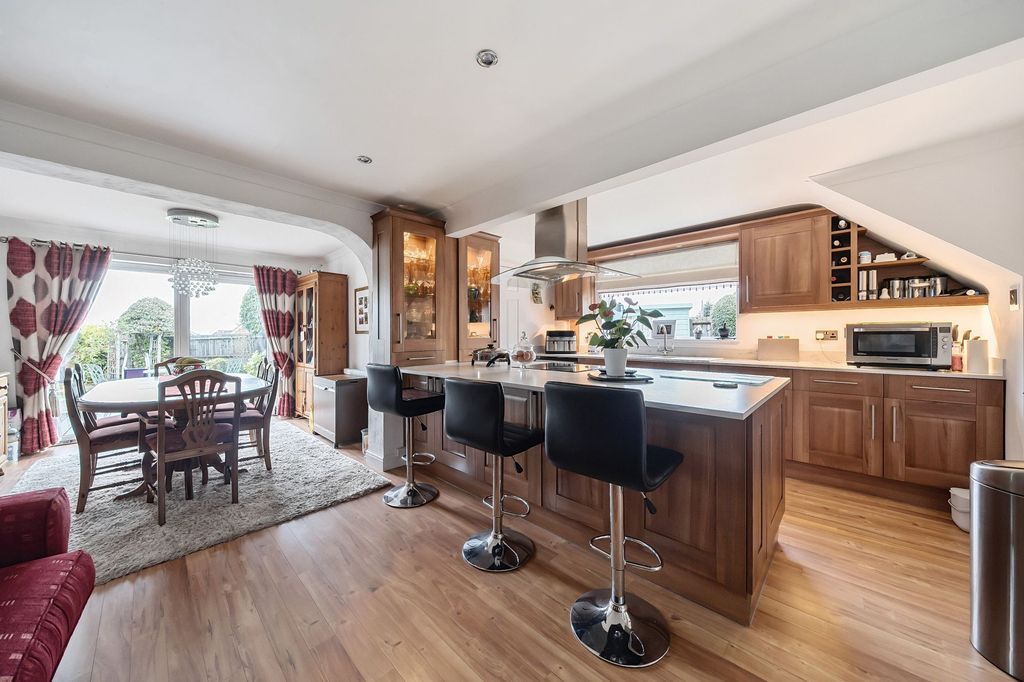 Property photo 3 of 13 Kitchen Breakfast Room