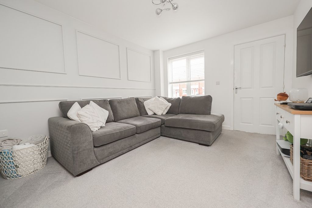 Property photo 3 of 18 4819853