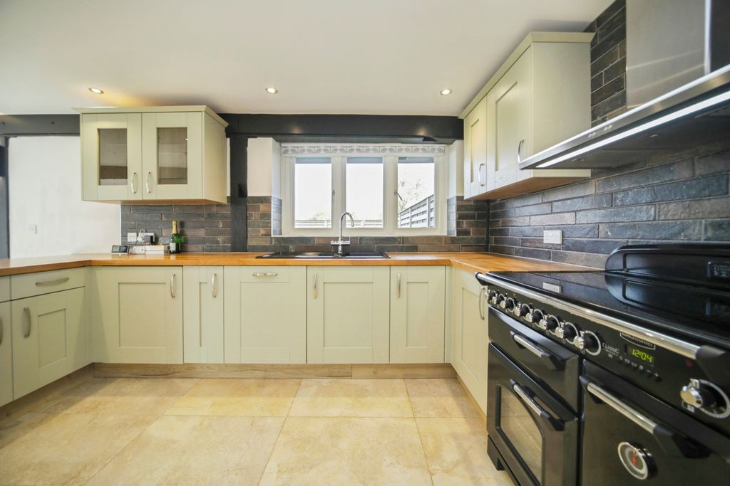 Property photo 2 of 30 Pbox-Img.Jpg