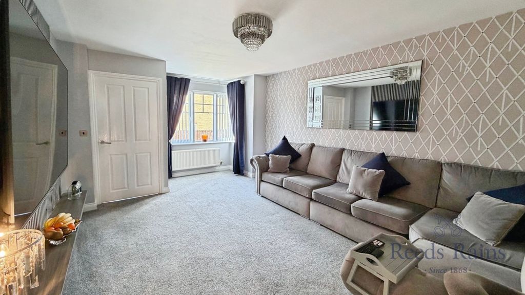 Property photo 2 of 21 Lounge