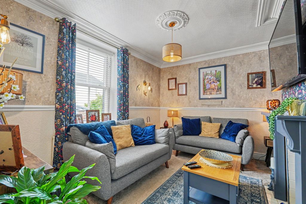 Property photo 3 of 42