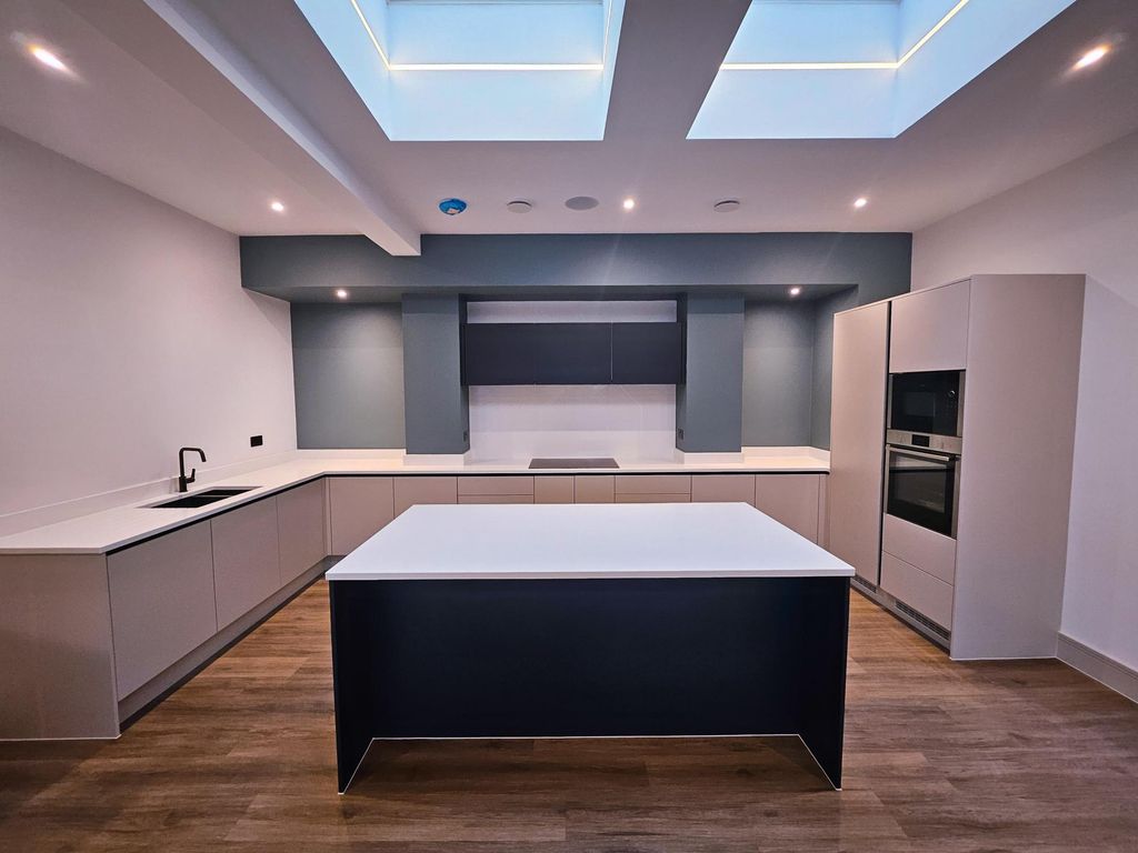 Property photo 2 of 20 Image