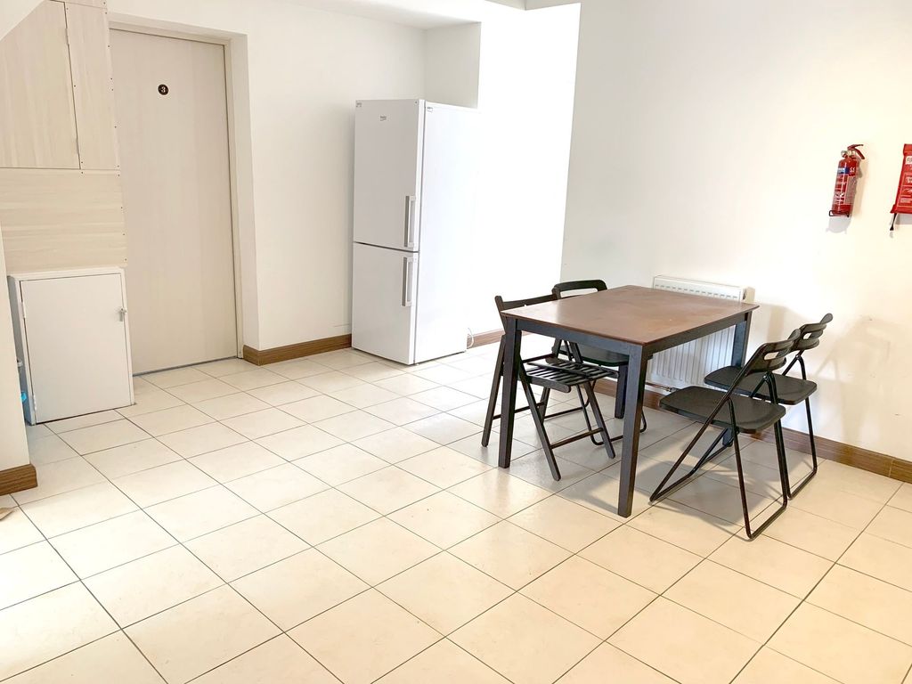 Property photo 3 of 56 Bright Communal Lounge Area Featuring A Clean Tile...