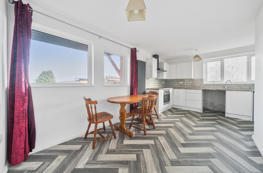 Property photo 2 of 15 Kitchen Diner B