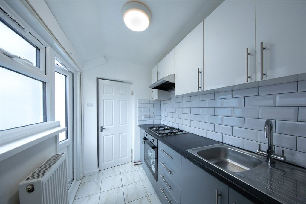 Property photo 1 of 6 Kitchen