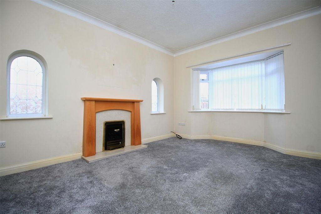 Property photo 3 of 11 Lounge.Jpg