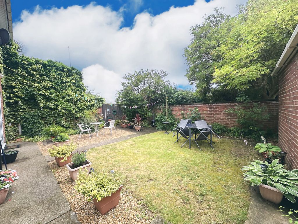 Property photo 2 of 17 16B2Dcae-F162-4410-8Fad-F78E795E07Cb
