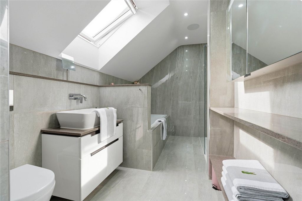 Property photo 2 of 67 Picture No. 47