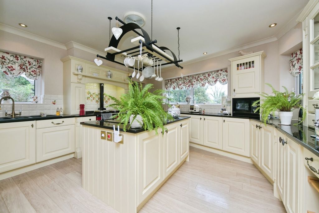 Property photo 3 of 25 Pbox-Img.Jpg