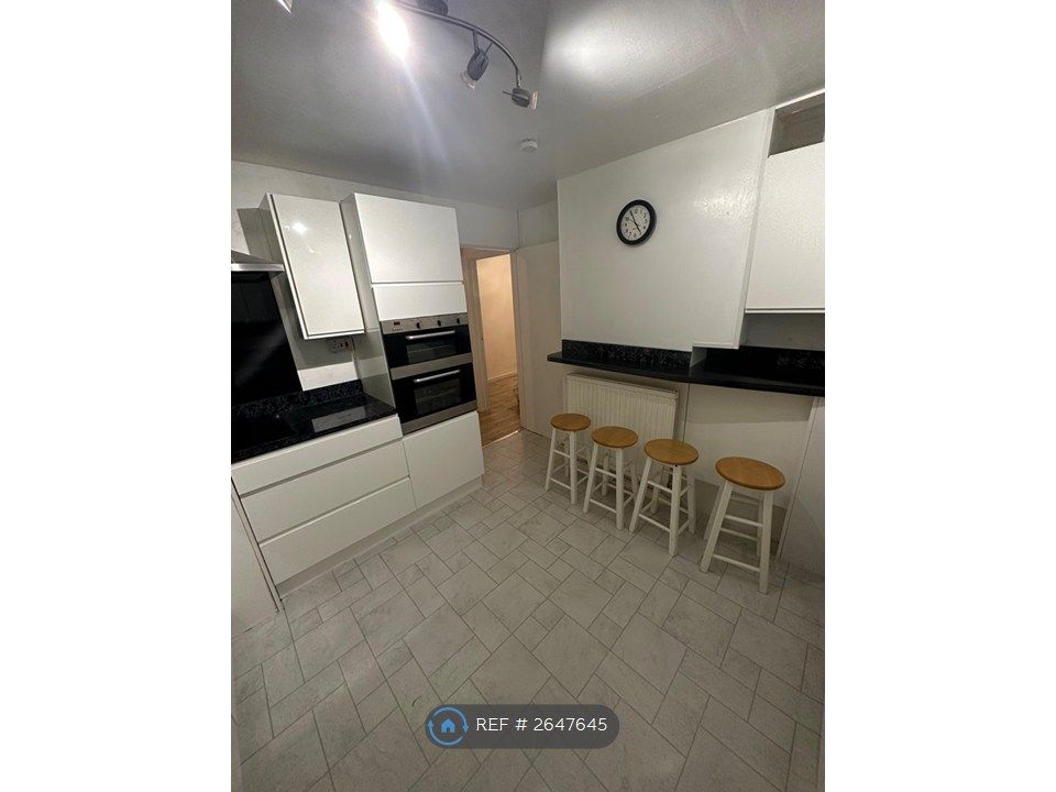 Property photo 3 of 24