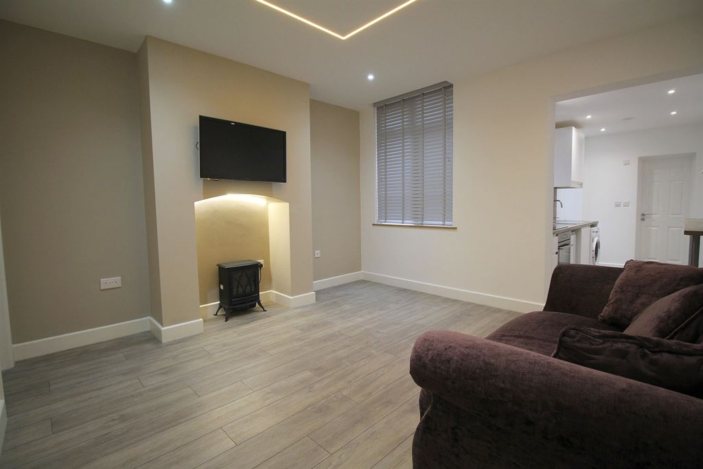 Property photo 3 of 11 Lounge