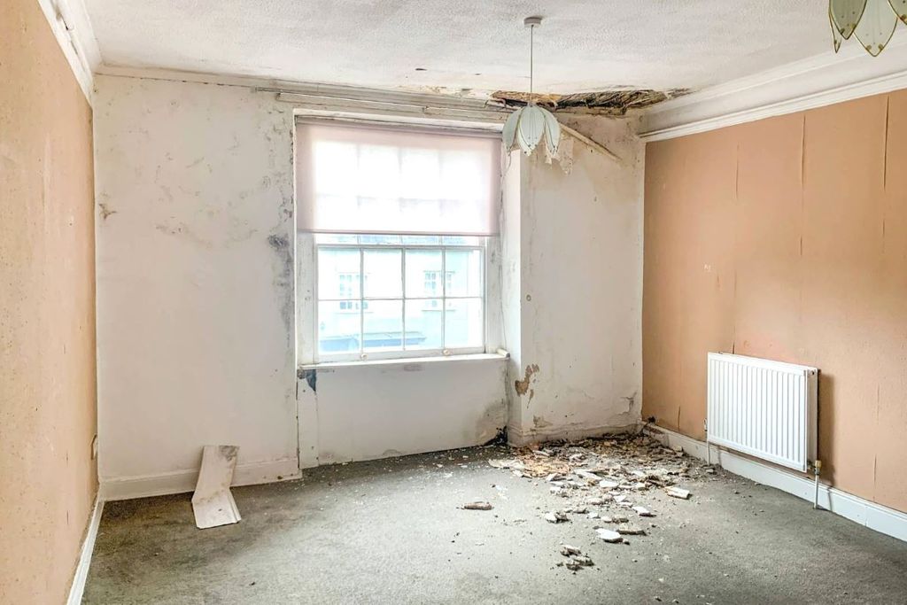 Property photo 3 of 12