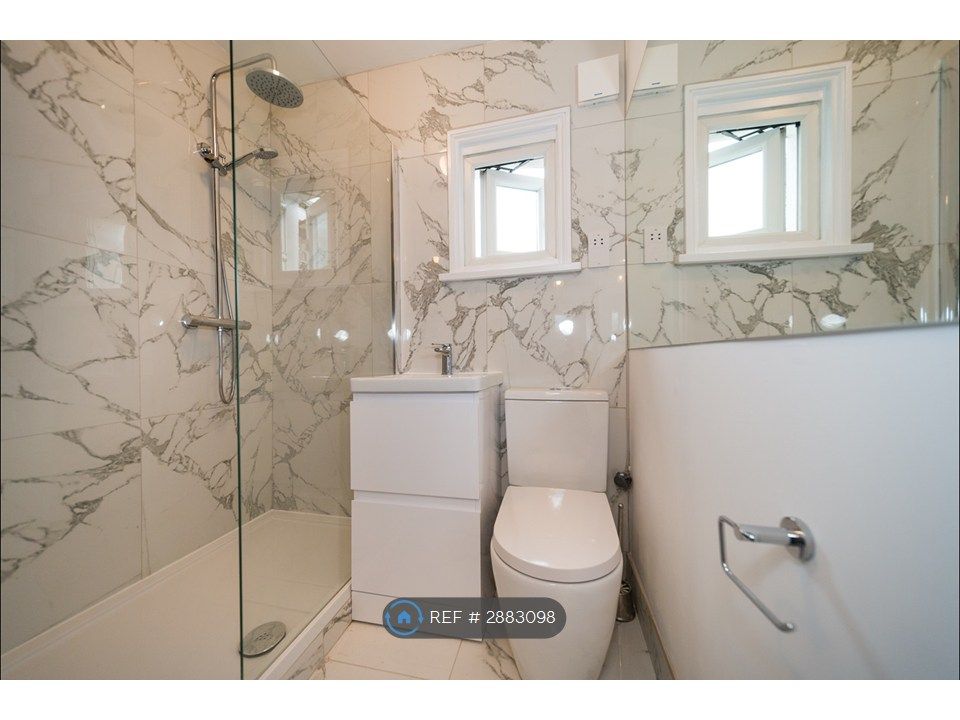 Property photo 2 of 22 Bathroom