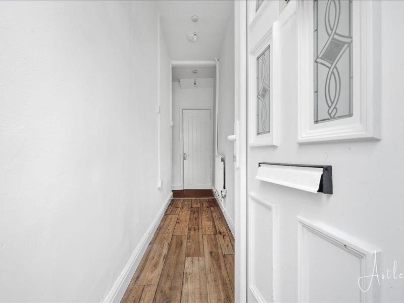 Property photo 2 of 16 Hallway