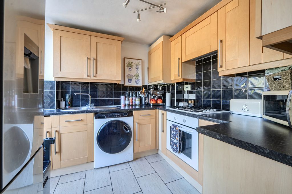 Property photo 3 of 20 Kitchen