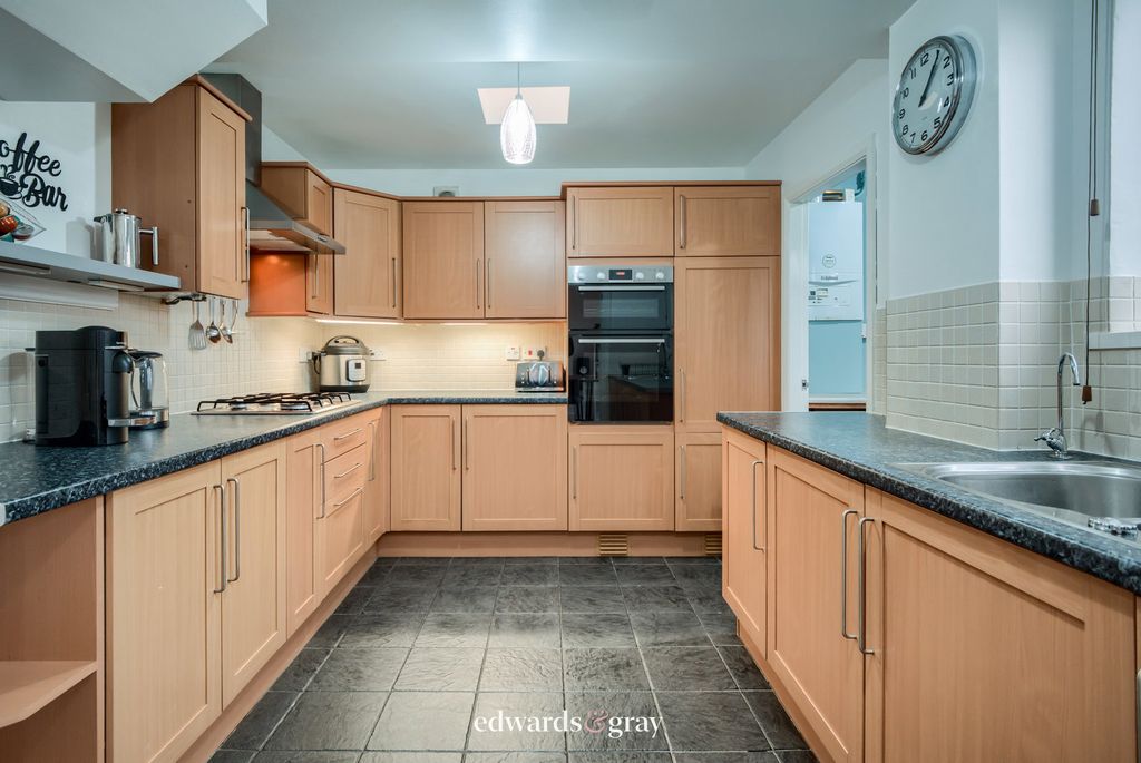 Property photo 3 of 22