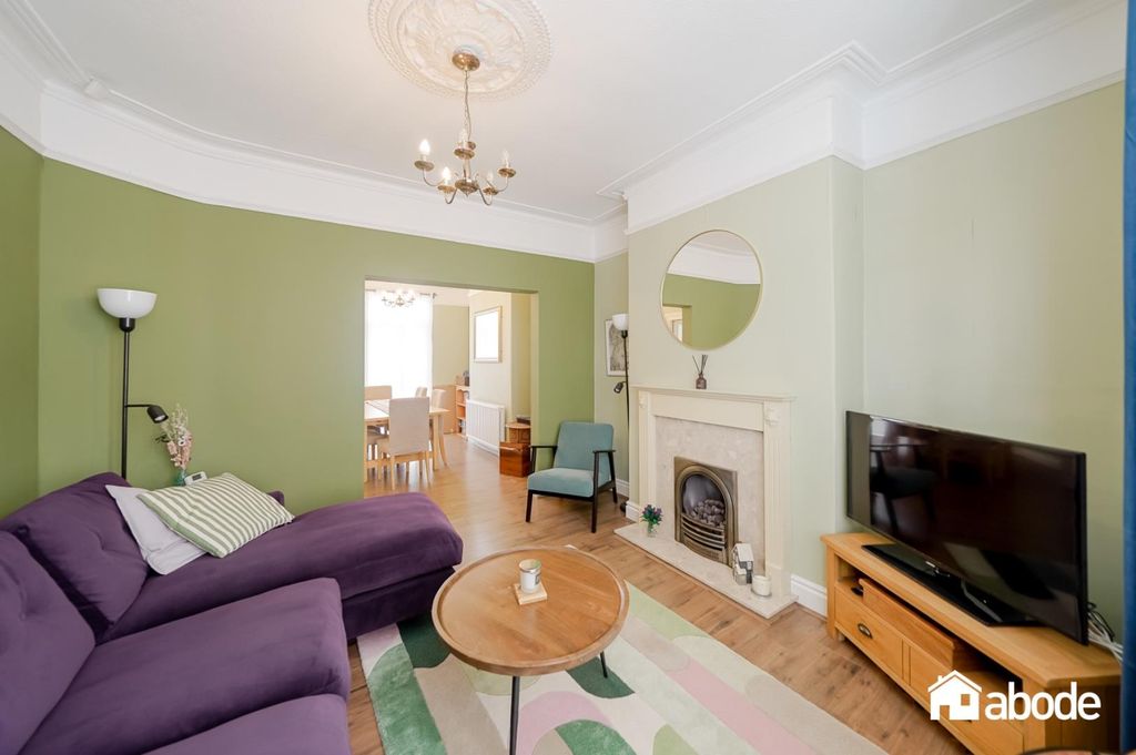 Property photo 2 of 28 Dsc06625-Hdr.Jpg
