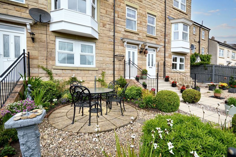Property photo 3 of 16 Front Garden