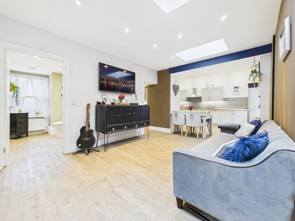 Property photo 3 of 33