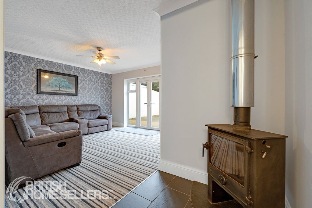 Property photo 3 of 16 Picture No. 11