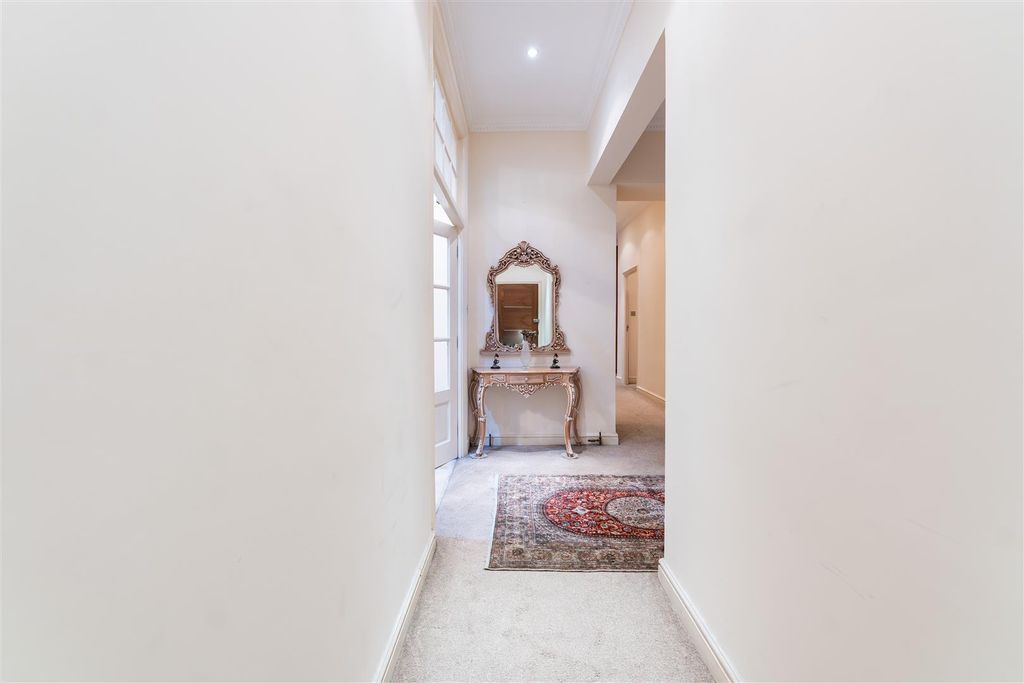 Property photo 3 of 25 Hallway1.Jpg