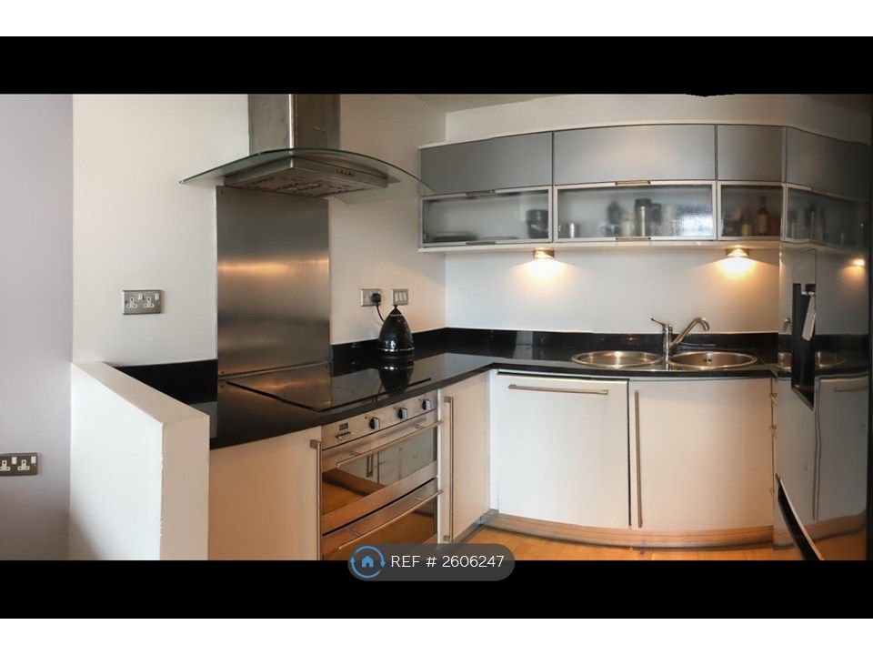 Property photo 2 of 10 Kitchen