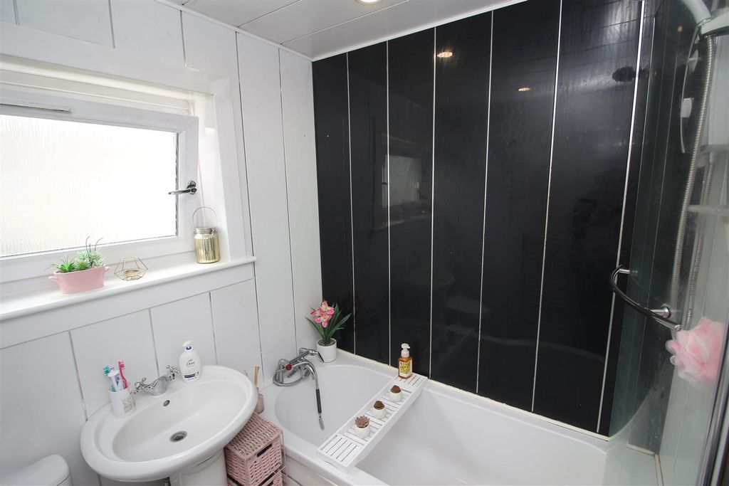 Additional image 11 of 1 bed flat for saleMarkinch Road, Port Glasgow PA14